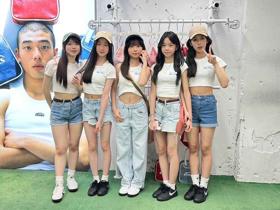 偶像女生Xemis_(左起)圈圈、Fiona、Elva、芷蕎、Vian Large