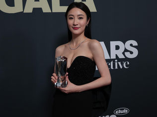 林夏薇遠征美國奪得年度女性電影人獎項 幸成頒獎嘉賓 為港爭光意外集郵 與多位巨星留倩影