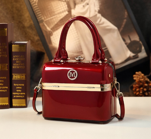 **Summer Box Luxe – Elegant Fashion Bag for Summer**