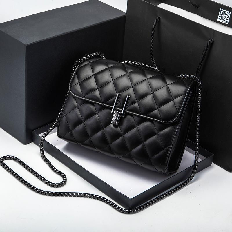 **Urban Grace Solo – Timeless Design for Every Occasion**