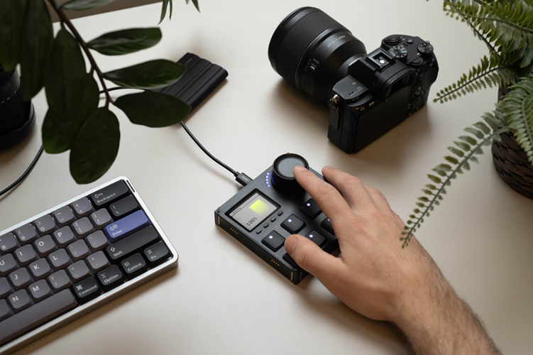 VSN1 modular controller for digital creatives.