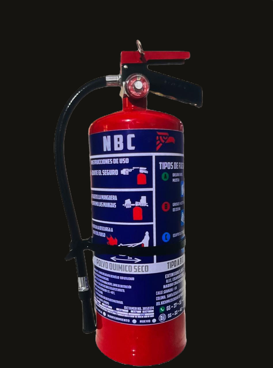 Extintor rojo tipo ABC con etiqueta de instrucciones