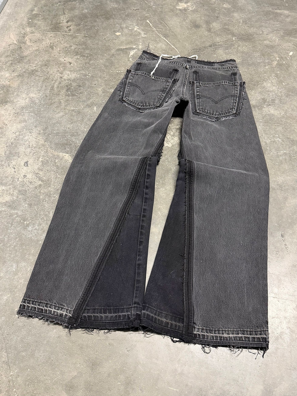 Thumbnail: "Skull Sample" Jeans