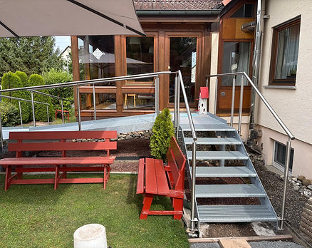 Rollstuhlrampe Treppe Edelstahl Kundenwunsch Geländer verzinkt