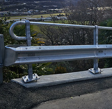 Guard-rail-protezione-stradale-metal-barrier.jpeg