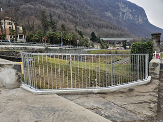 Parapetto a piombini zincato.