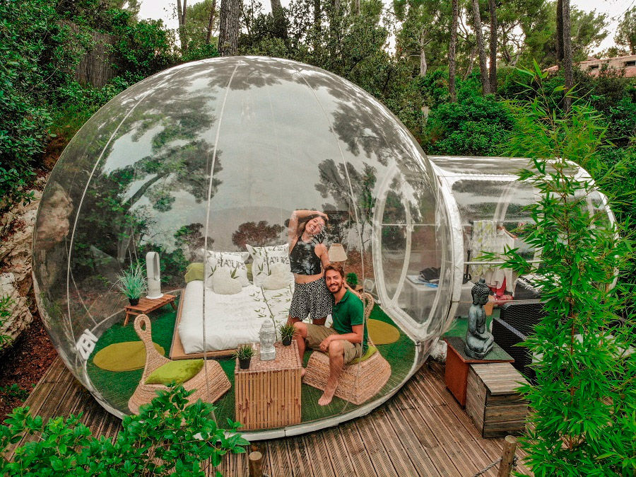 Tận hưởng sự lãng mạn bên resort bong bóng Attrap Reves.