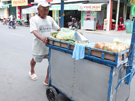 Chuγện đời cơ cực củα cụ ông U80 hơn nửα thế kỉ gắn bó ᴠới ᶍe bán ᴍíα