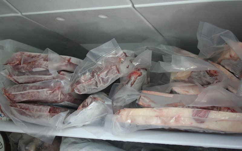 Không ít trường hợp bị ngộ độc vì thức ăn để quá lâu trong tủ lạnh.