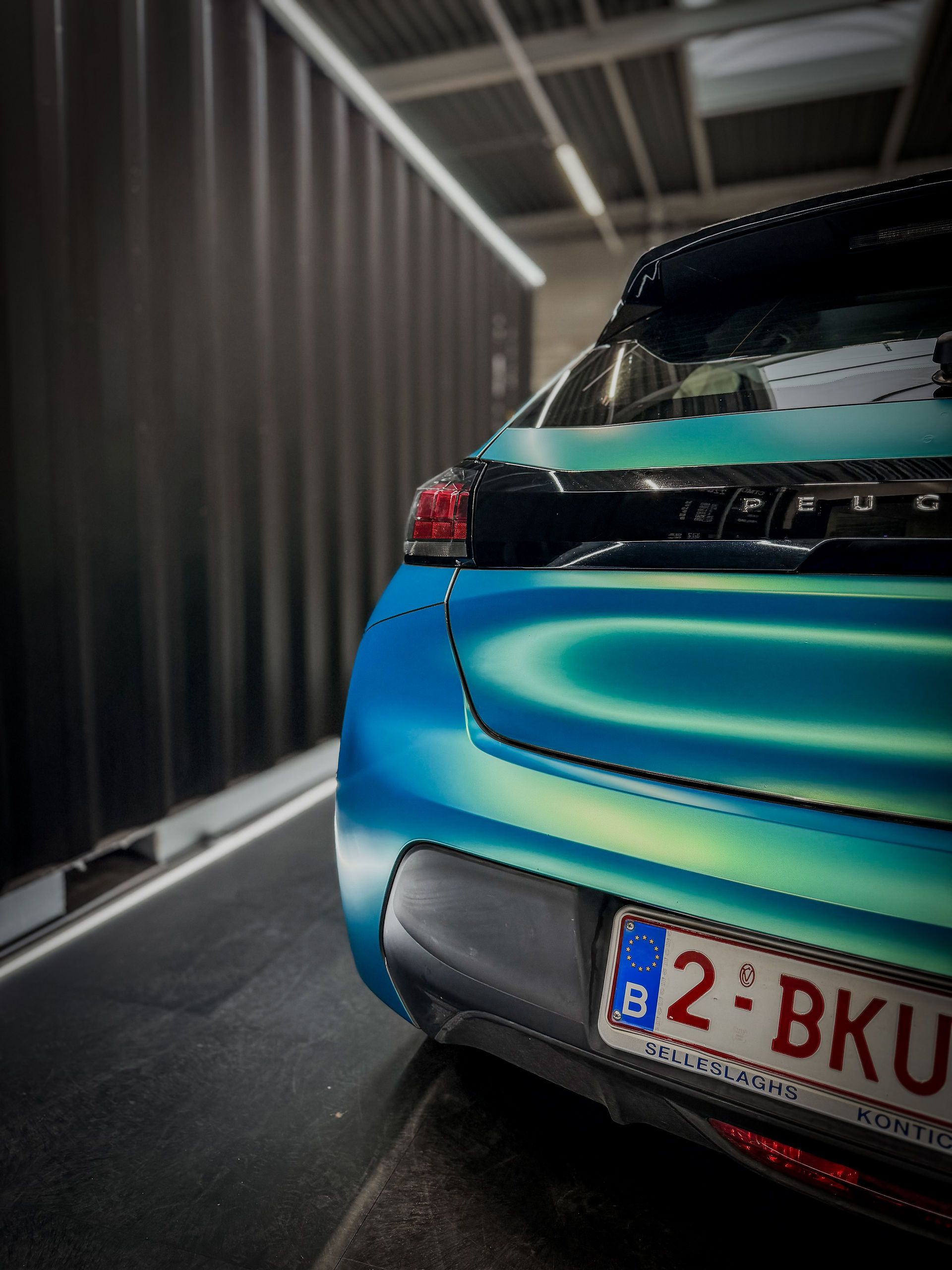 Peugeot 208 gewrapt in satin cool teal met onze Quickwrap 