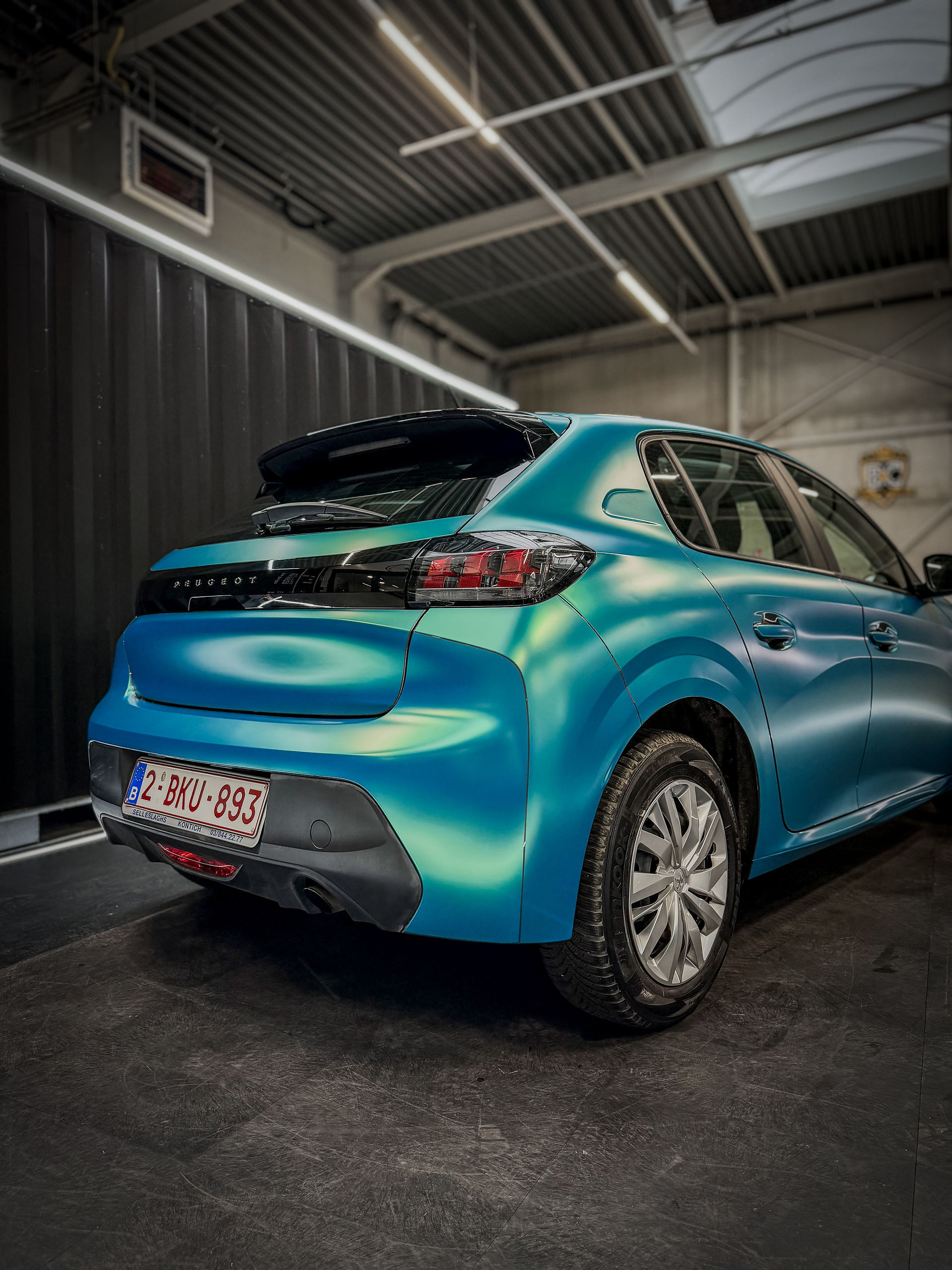 Peugeot 208 gewrapt in satin cool teal met onze Quickwrap 