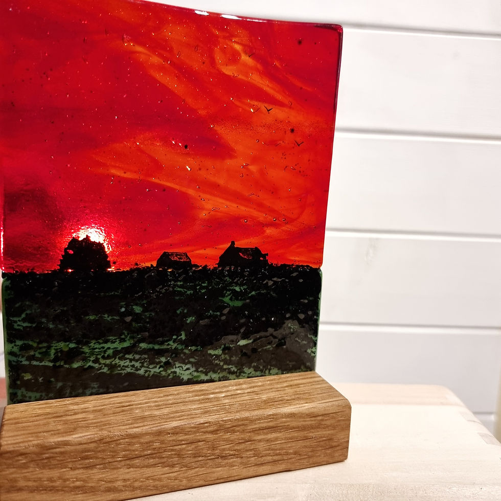 Miniature : Soir - Buron sur l'Aubrac, Aveyron - Verre fusionné avec support en chêne