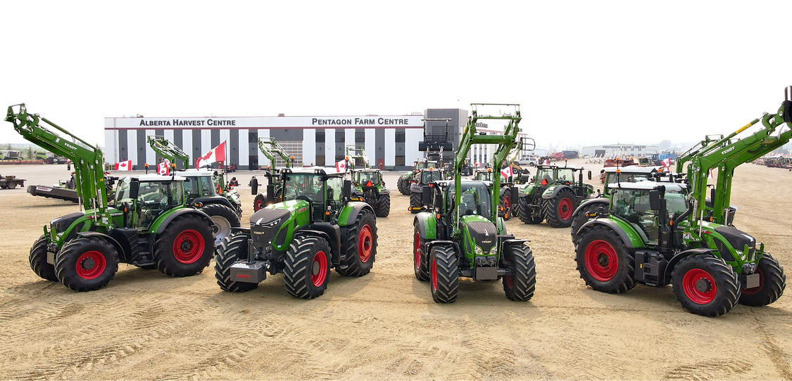 Fendt tractors organized in a Pentagon shape