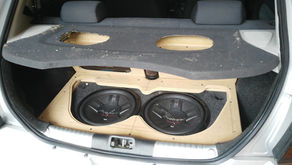 Instalación de bocinas en tapa trasera en Volkswagen Gol Hatchback.