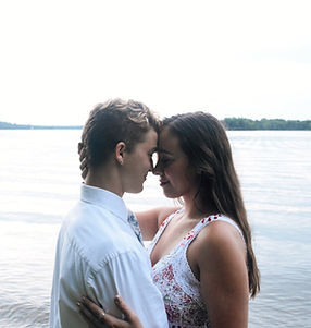 couples photos session on the lake at sunset