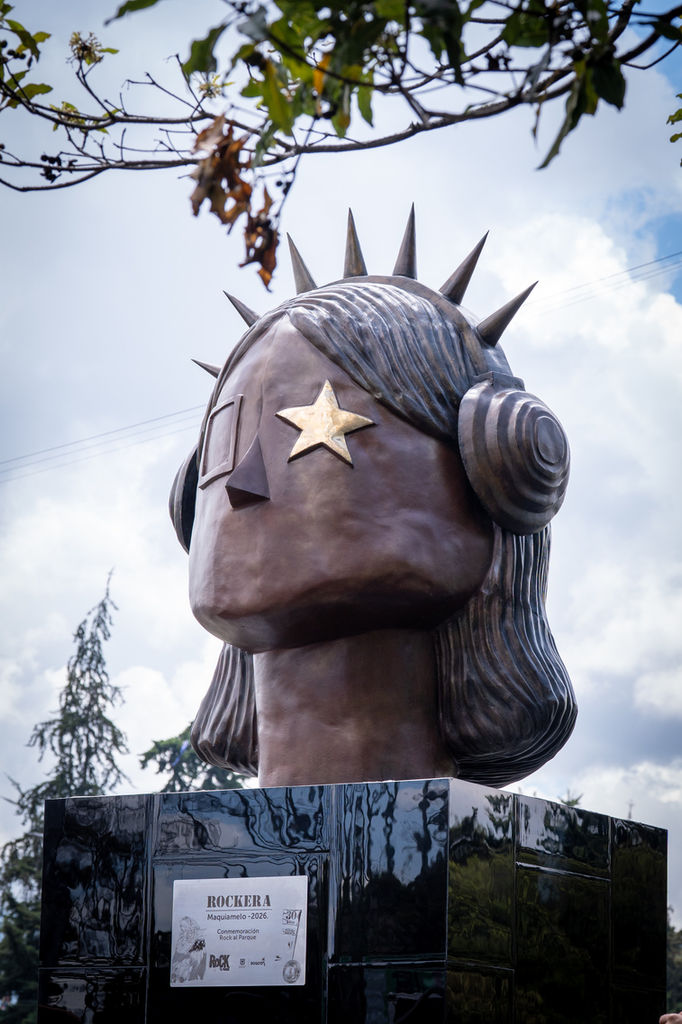 Escultura ROCKERA completa