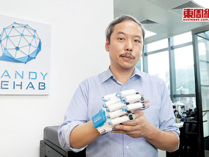 醫學工程師將科研普及
機械手助中風患者復健