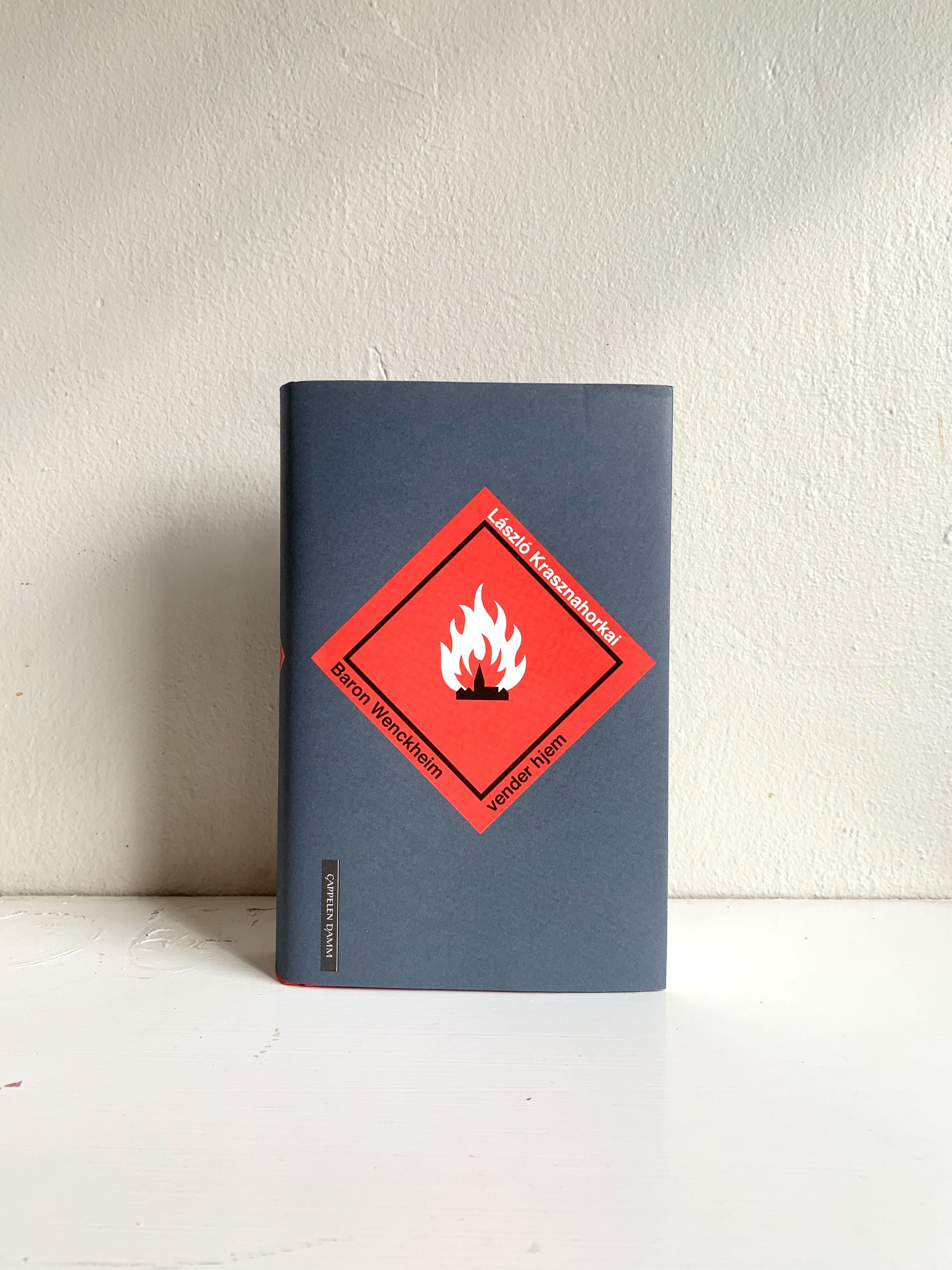 László Krasznahorkai "Baron Wenckheim vender hjem"
