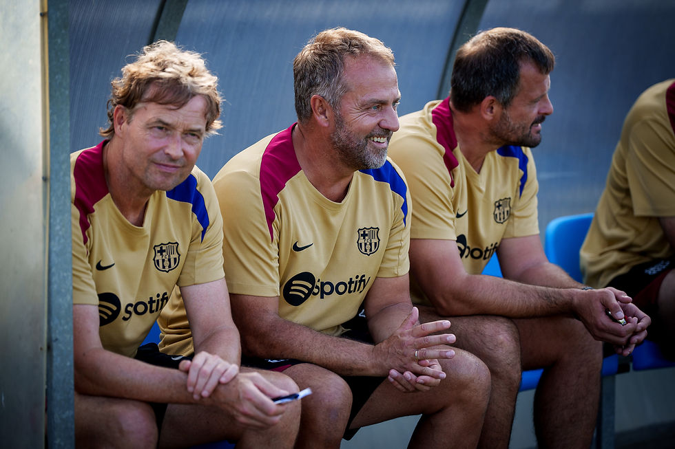 Hansi Flick y su 'staff' vs Olot
