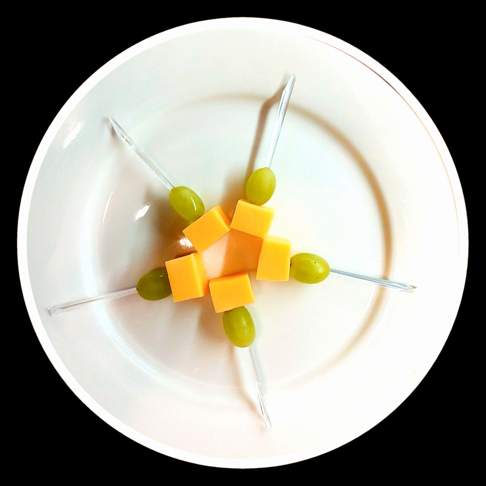 Канапе сыр виноград