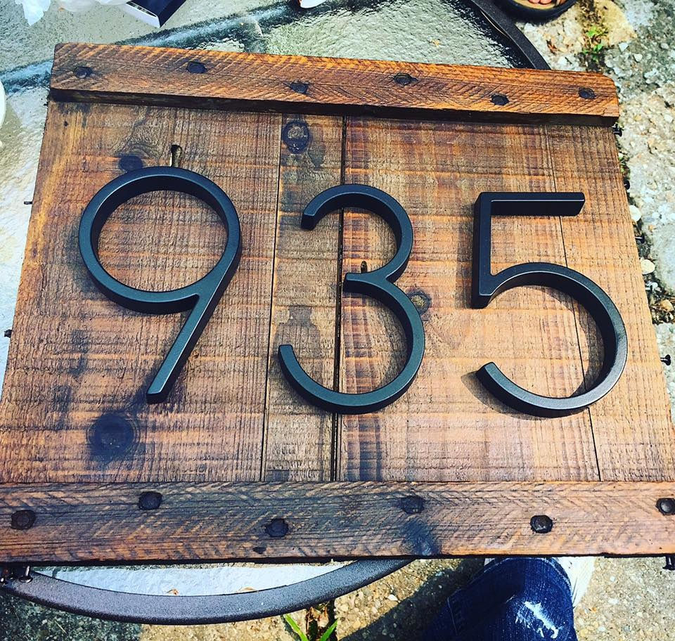 935 sign