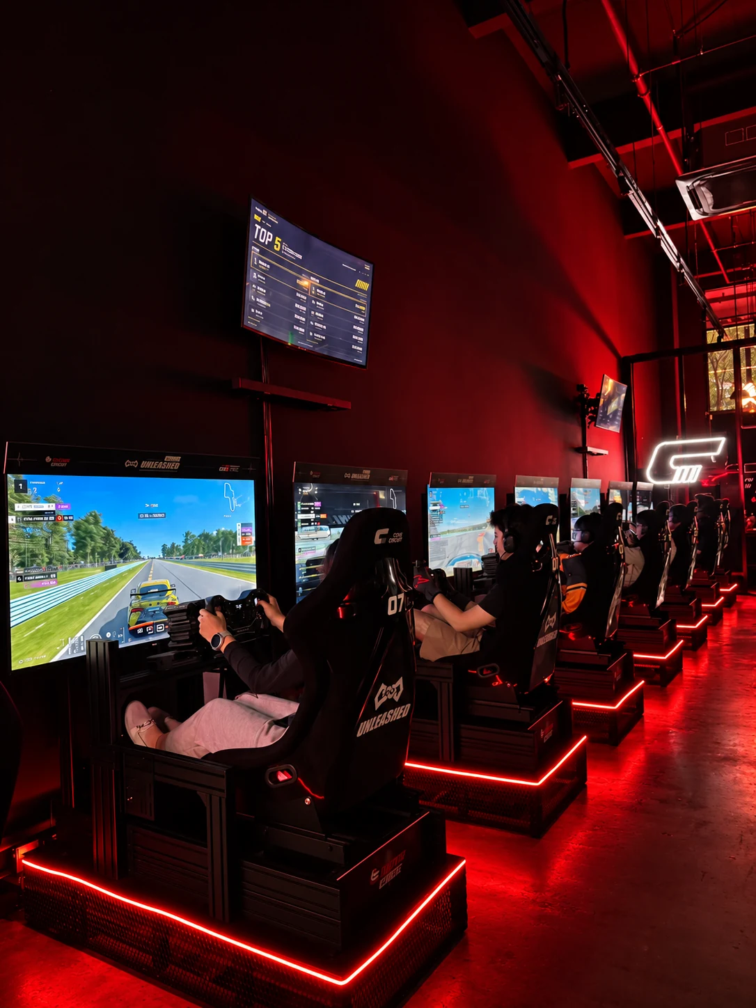 Real Cove Circuit customers and simulator row, photographed at the venue