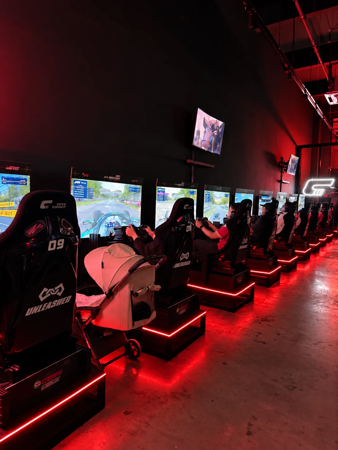 A real group Simracing session at Cove Circuit