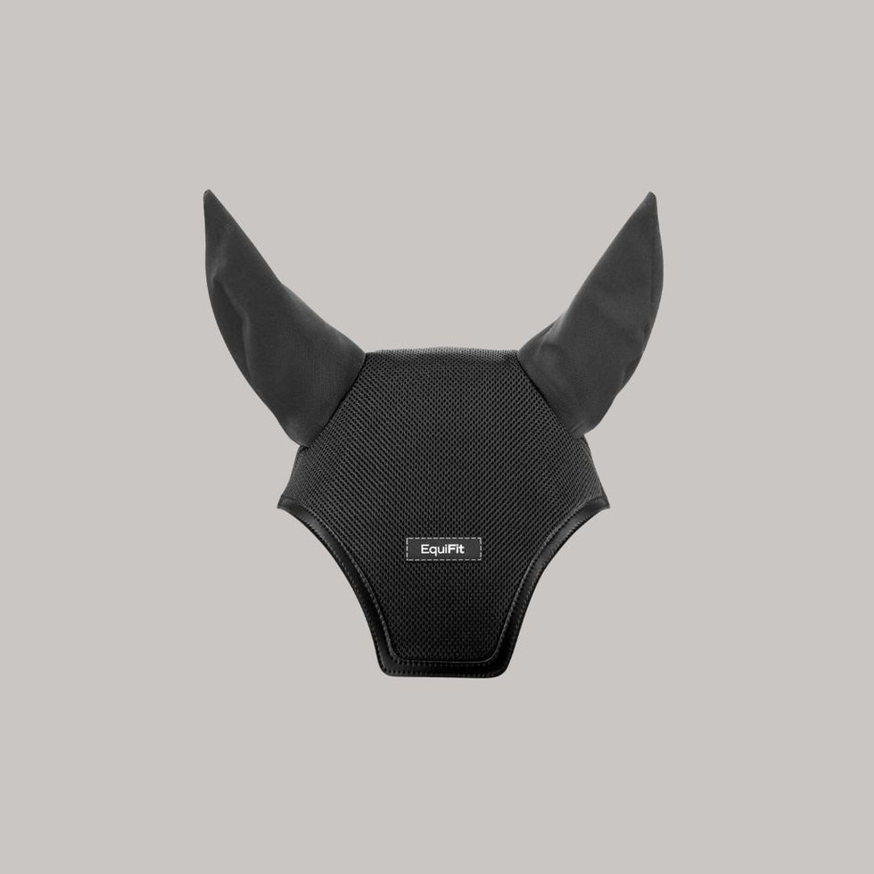 Huva i ridutrustning för känsliga hästar