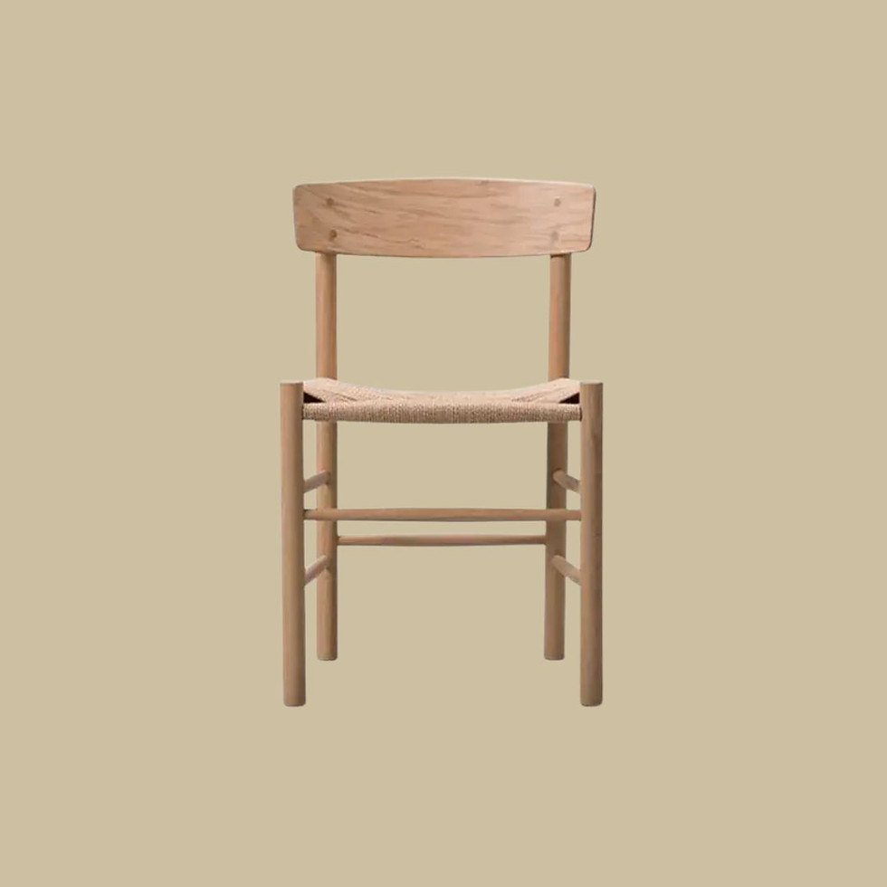 J39 Mogensen Chair av BØRGE MOGENSEN för Fredericia Furniture i ljust trä med flätad sits.