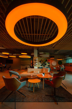 Bespoke interiérové  LED svietidlo Lumilogy, model LOOP F
