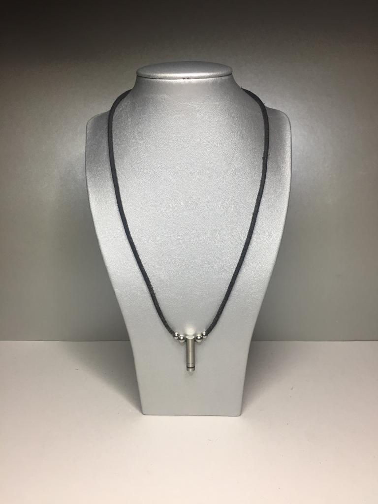 errenkette Wildlederband, Edelstahlteile und Karabinerverschluss 48cm