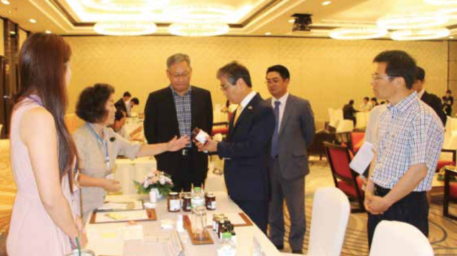 Mr Shin Sung Soon meets representatives of Korean companies.