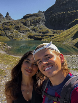Shila Beloya and boyfriend in front of Schwarzsee