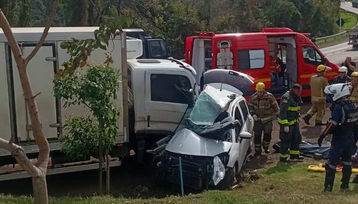 Mulher morre em acidente na BR 470 em Bento