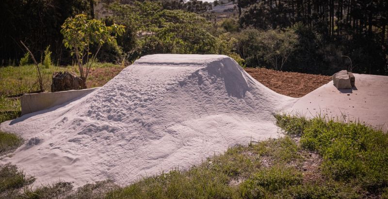 Prefeitura de Garibaldi disponibiliza mais de 500 toneladas de calcário para produtores rurais