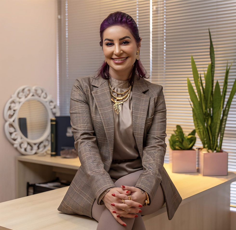 Franciele Sassi, Mestre em Psicologia Clínica, Especialista em Lutos, Perdas e Suicídio, Especialista em Apego e Vínculos, Intervenções em Emergências Pós-Desastre e Colunista do Pauta Serrana