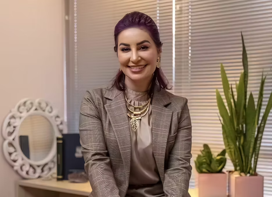 Franciele Sassi, Mestre em Psicologia Clínica, Especialista em Lutos, Perdas e Suicídio, Especialista em Apego e Vínculos, Intervenções em Emergências Pós-Desastre e Colunista do Pauta Serrana
