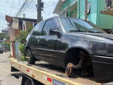 Operação no Maria Goretti termina com preso, obra demolida e veículos removidos