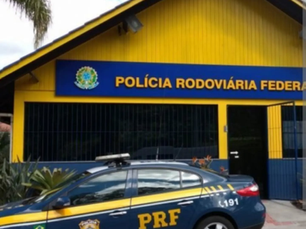 Homem é preso por estupro de vulnerável após pedir socorro em posto da PRF