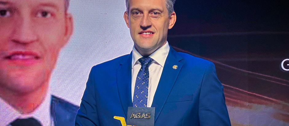 Deputado Pasin é escolhido Personalidade Pública do Ano no Prêmio Carrinho Agas 2025