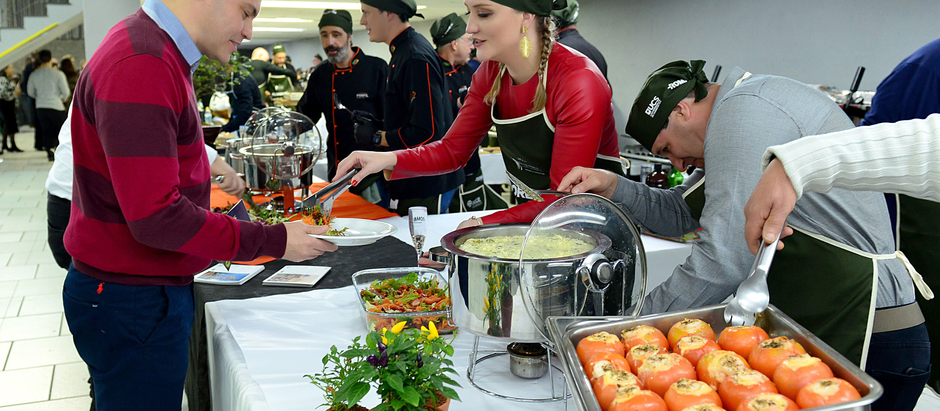 Tá na Mesa com a ADCE acontece no dia 23 de agosto com recorde de entidades beneficiadas, em Caxias do Sul