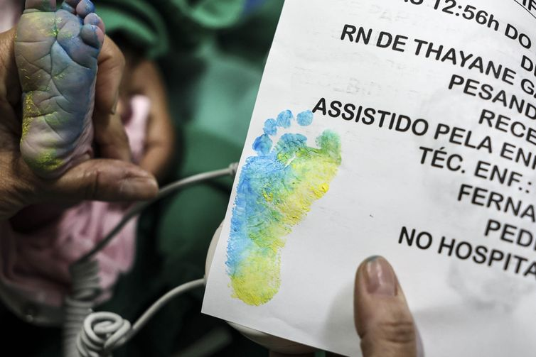 Hospitais do Rio homenageiam bebês que nascem durante a Copa