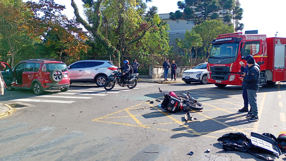 Motociclista fica gravemente ferido após colisão no bairro Cidade Alta, em Bento Gonçalves