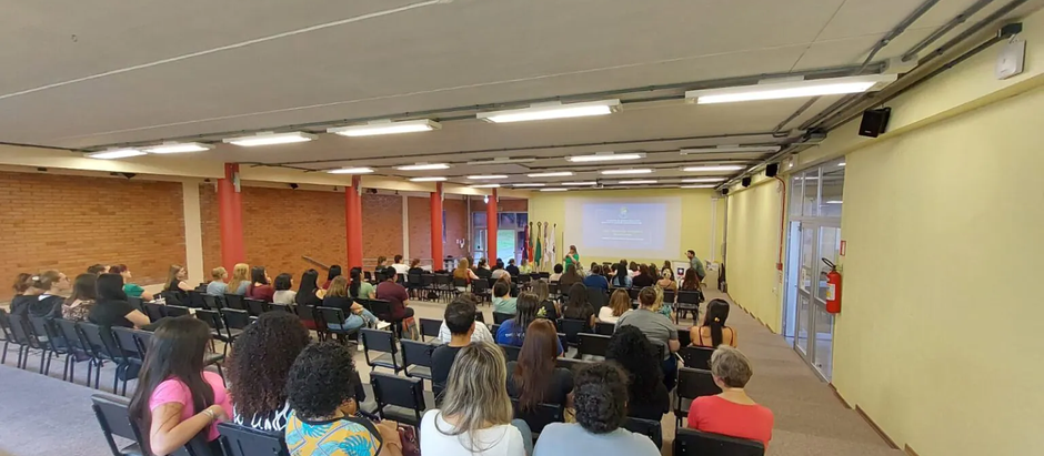 SMED promove capacitação para monitores e auxiliares educacionais