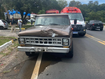 Colisão frontal com tombamento na BR-470 deixa dois feridos em Bento Gonçalves