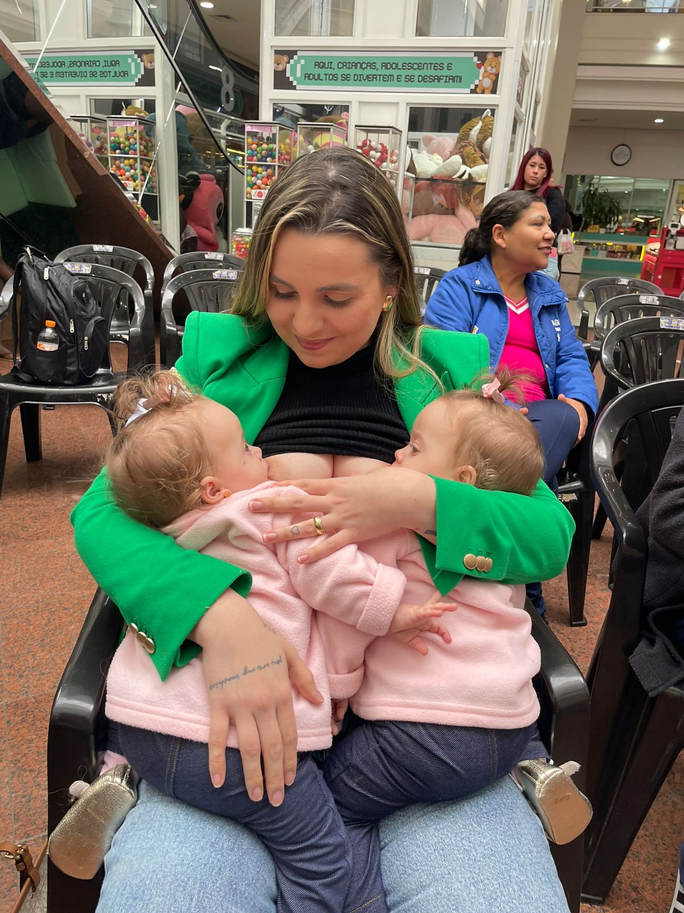 Mãe das gêmeas Bella e Belinda, Brenda Feder Felix é a Madrinha da Amamentação 2025
