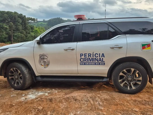 Jovem de 23 anos, é encontrado morto a tiros dentro de porta-malas de carro em Bento Gonçalves