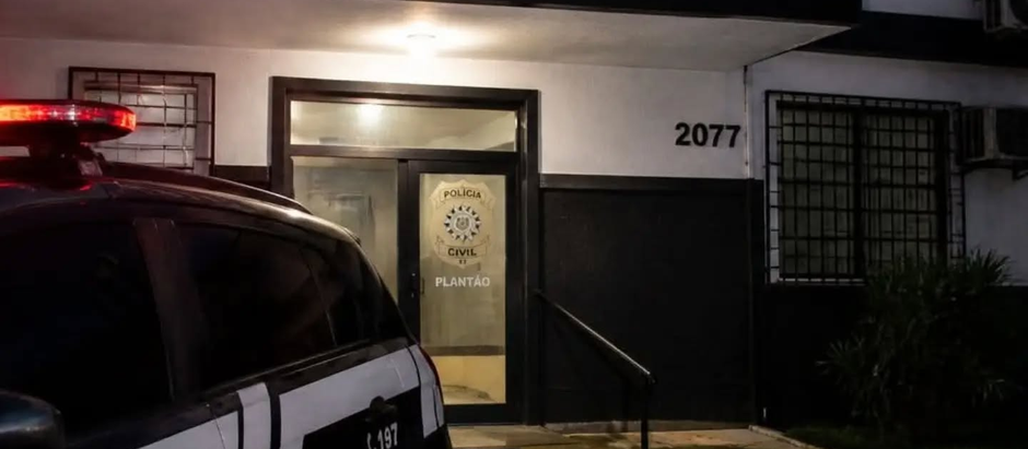 Idosa procura polícia após dizer que espíritos invadiram sua casa e tiraram seu sossego