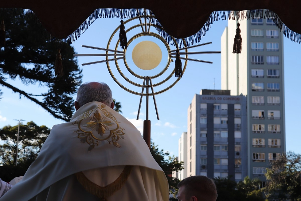 Em tarde de sol, celebração de Corpus Christi reúne mais de 10 mil fiéis no centro de Caxias do Sul