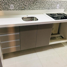 bancada de  porcelanato na cozinha